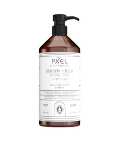 PXEL Keratin Shield Sulfate-Free Shampoo, saçın doğal nem dengesini koruyarak nazik fakat etkili temizlik sağlamak üzere geliştirilmiş sülfatsız bir şampuandır. Keratin, bitkisel proteinler, amino asit kompleksi ve fermente mineral içerikleri sayesinde saç tellerini güçlendirmeye, onarmaya ve dış etkenlere karşı korumaya yardımcı olur.